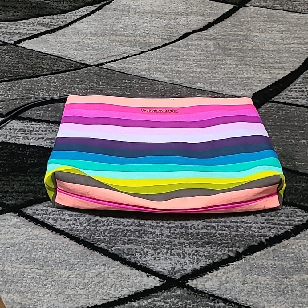 VICTORIA SECRET 2016 CANVAS RAINBOW STRIPES LARGE MAKE-UP TRAVEL POUCH B…